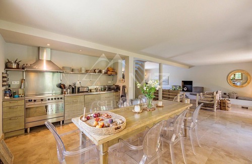 Saint-Tropez House | 4 bedroom house w/airco, 2 parking spaces, pool, 7 min walk to Place des Lices
