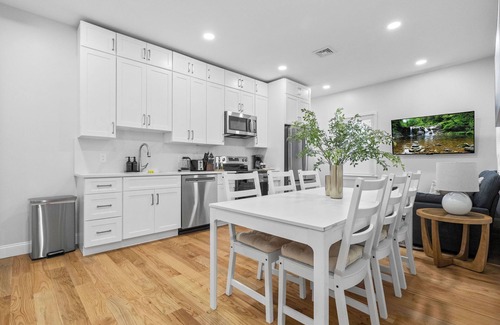 Central Square Apartment | 4-bedroom Lux House in Cambridge