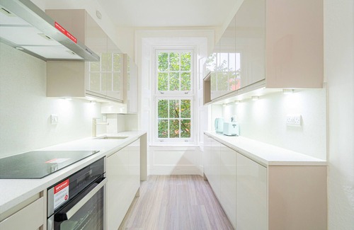 Gifford Apartment | 4 Bedroom Modern Spacious Apt - Edinburgh Old Town