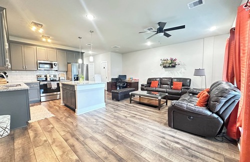 Greater Third Ward House | 4 Bedroom New Construction Downtown/Med Center/UH