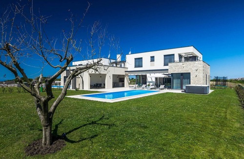 Brtonigla House | 4 bedroom nice home in Brtonigla