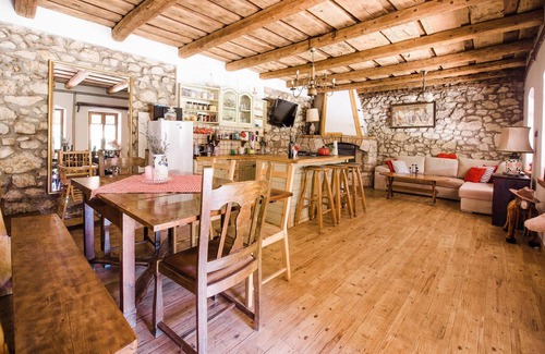 Velika House | 4 bedroom nice home in Radovanci