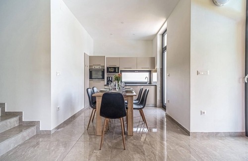 Jastrebarsko House | 4 bedroom nice home in Ivancici