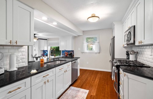Euclid House | 4 Bedroom Pool & Hot Tub Home Near Cleveland
