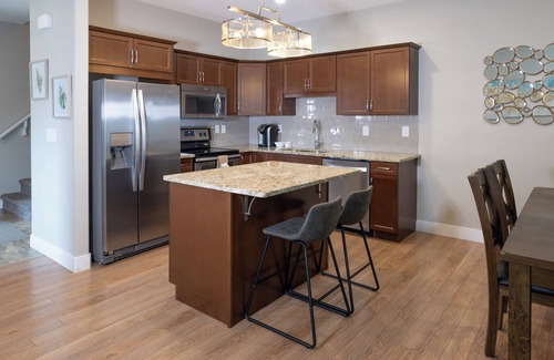 Saskatoon House | 4 bedroom Townhouse Stonebridge