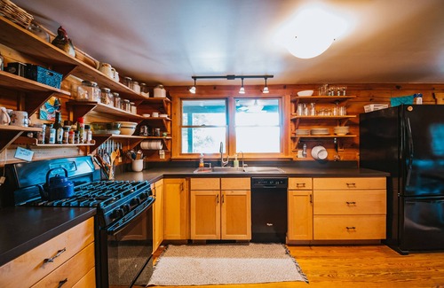 Old Fields House | 4-bedroom Vacation Cabin on 50 Private Acres