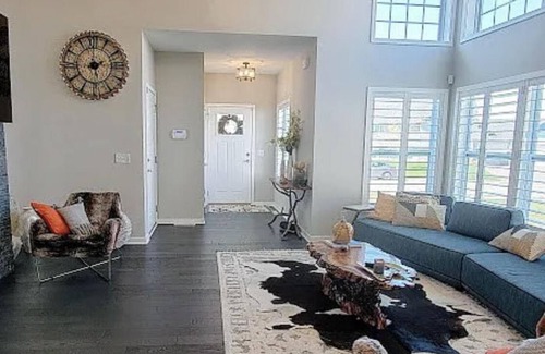 Savage House | 4-bedroom vacation home 18 minutes from Mall of America