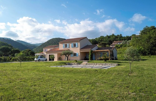 Rochemaure Villa | 4 Bedroom Villa in Rochemaure