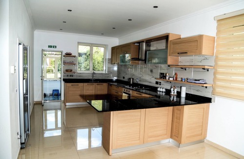 Elbasan Villa | 4-bedroom villa in welcoming Elbasan with WiFi, AC ,free car park.