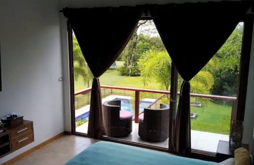 Big Creek Villa | 4 Bedroom Villa 200 mts from the beach with pool