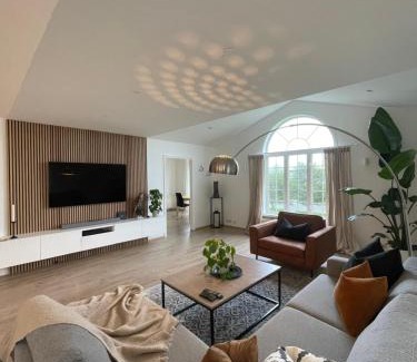 Grundarhverfi Villa | 4-bedroom Villa with private gym and hot-tub