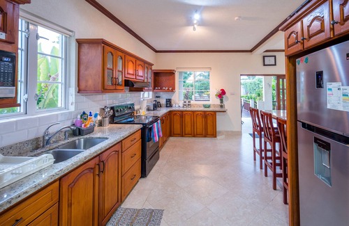 Weston Villa | 4 Bedroom West Coast Villa, Close to Beach