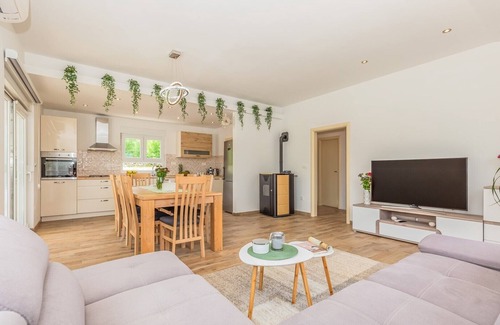 Lovrec Villa | 4 bedrooms, 3 bathrooms, Playground, 4 Mountain bikes, 2.000sqm of well organized private plot with many relaxing corners, only 30km from beaches in Pisak