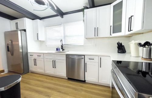 Sun Bay South House | 4 Bedrooms Chic House In South Tampa 5 Min From Bay