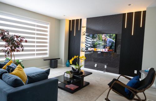 Winnipeg Apartment | 4 - Bedrooms Cozy Cove Deluxe