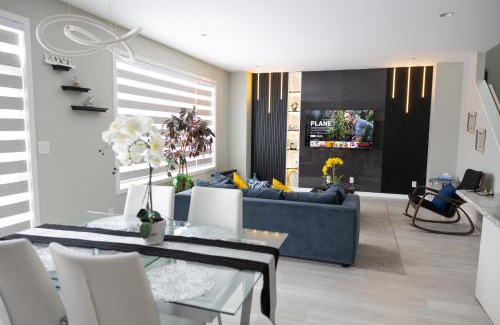 Winnipeg Apartment | 4 - Bedrooms Cozy Cove Deluxe