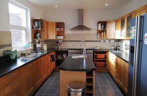 Hele House | 4 bedrooms family home with fantastic hills views