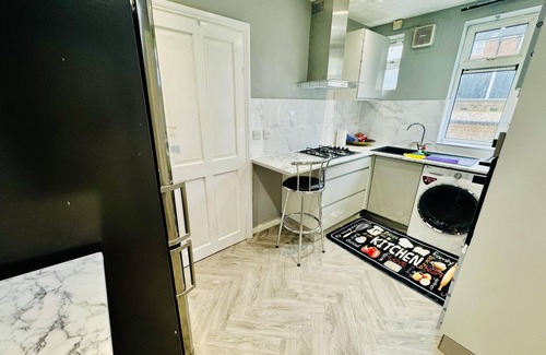 Iverley House | 4 Bedrooms Full House Stourbridge Birmingham
