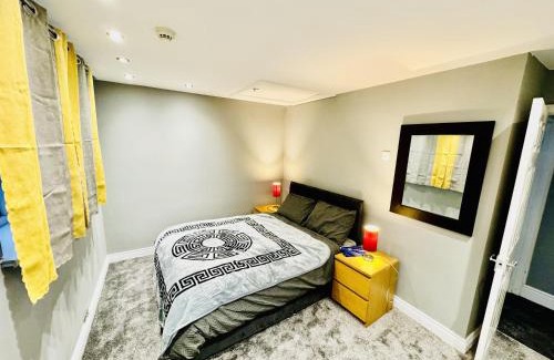 Iverley House | 4 bedrooms Full house Stourbridge Birmingham