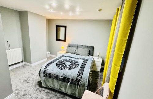 Iverley House | 4 bedrooms Full house Stourbridge Birmingham