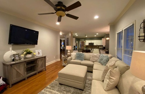 Jamestown House | 4 bedrooms/Hot tub/playground/trails/Market/Wyndham/Coliseum