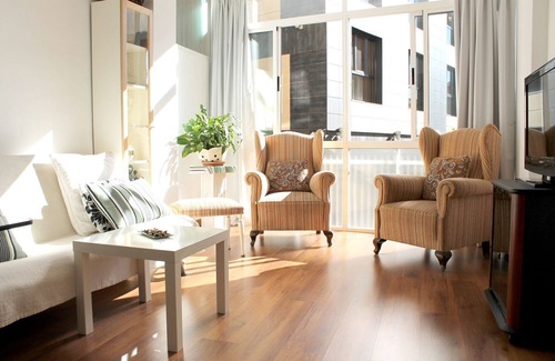 Figares Apartment | 4 Bedrooms NEW!CENTRAL, FULL AIR CO, parking (optional), WIFI, ALL AMENITIES