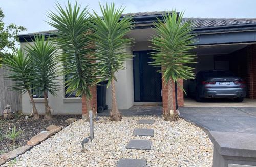 Kurunjang House | 4 Beds-Whole House-Colonus Street-Kurunjang-Less than 30 minutes from Melbourne international airport