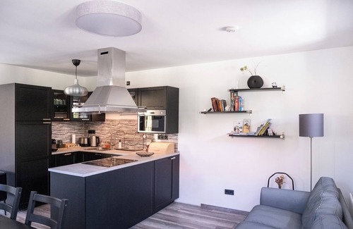 Cak House | 4 Cats Shelter Apartments