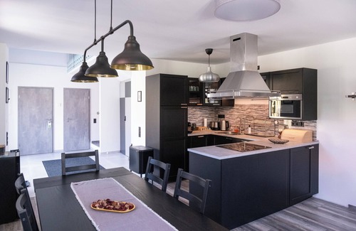 Cak House | 4 Cats Shelter Apartments