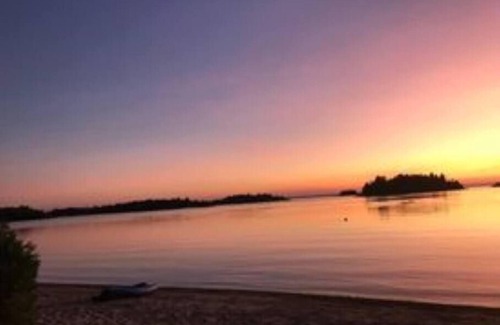 Lac-Saint-Jean-Est Regional County Municipality House | 4-Chalet/beach/kayaks/dock on the shore of Lac-St-Jean