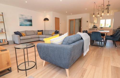 Bugford Cottage | 4 COURT TERRACE, HILLFIELD VILLAGE, family friendly in Dartmouth