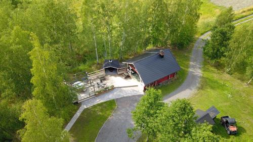 Naantali Ski Chalet | 4 hengen luhtimökki