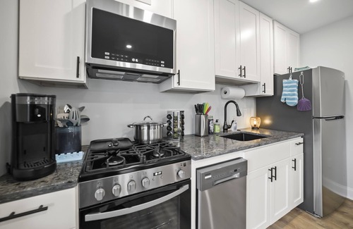 Wall House | 4 houses from the beach! Belmar Rear East Cottage