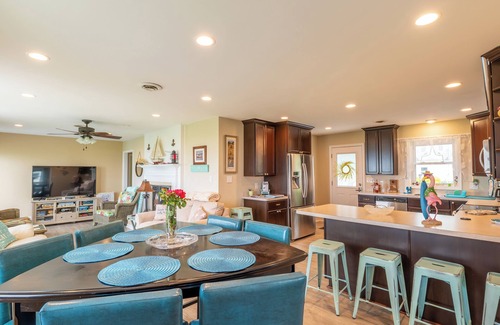 Stevensville House | 4 KING Bedrooms on the Waterfront- FREE Kent Island Sunsets- Near Wedding Venues