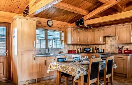 Old Leake House | 4 Lakeview Lodge