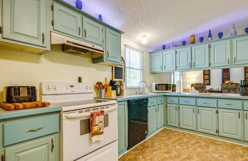 Lebanon House | 4 Mi to Bennett Spring SP Dog-Friendly Home!