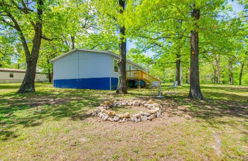 Lebanon House | 4 Mi to Bennett Spring SP Dog-Friendly Home!