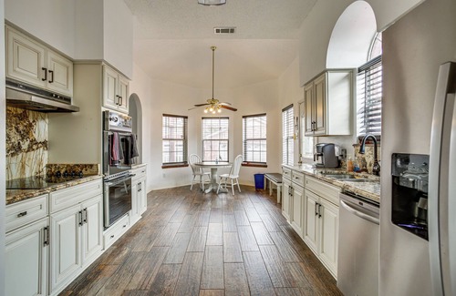 Algiers House | 4 Mi to Bourbon St: Spacious Retreat w/Wet Bar!