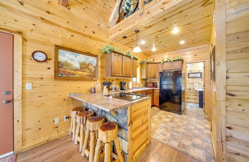 Broken Bow Cabin | 4 Mi to Broken Bow Lake: 'Wee Bear Cabin' Getaway!