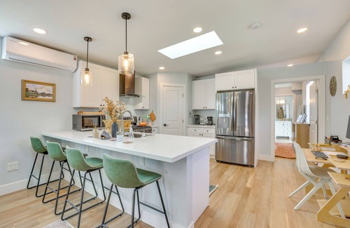 Phoenix Apartment | 4 Mi to Downtown Phoenix: WFH-Friendly Apartment