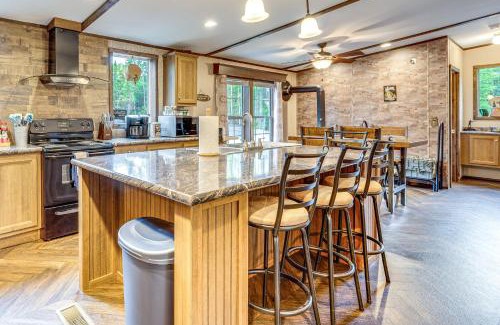 Pittsburg House | 4 Mi to Lake Francis Peaceful Pittsburg Home