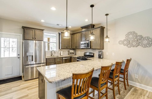 Chapin House | 4 Mi to Marina and Boat Ramp Lake Murray Getaway!