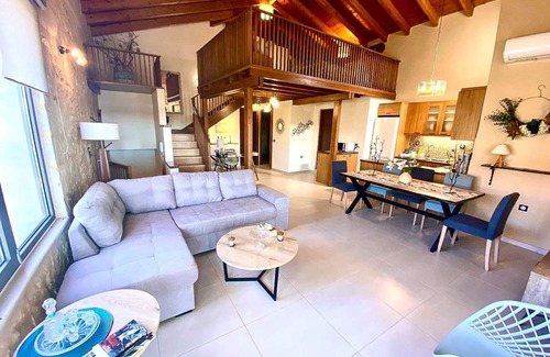 Episkopi House | 4 min. drive to the beach! Spacious cozy family holiday home