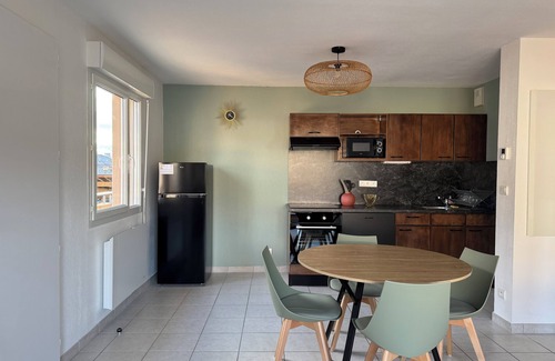 Arpajon-sur-Cere Apartment | 4-person apartment