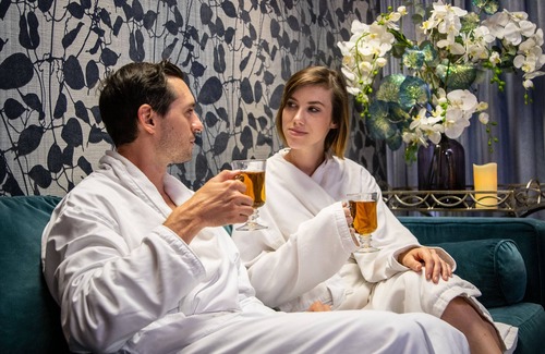 Potomac Falls Hotel | 4 Room Luxury Wellness Spa Suite. Free Sauna & Steam Room. Offers Spa Services