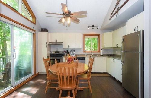 Northfield Cottage | 4 Seasons waterfront retreat for rent on a beautiful lake - 3 bedrooms