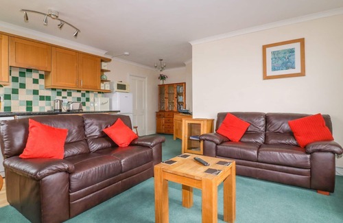 Harlyn Apartment | 4 Star apartment just 200 meters from superb sandy beach at Harlyn Bay