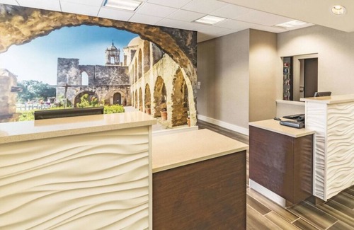 Arsenal House | 4 x King Bed Studio Suite in La Quinta Inn by Wyndham San Antonio Downtown