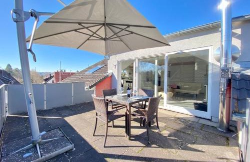 Boeblingen Apartment | 4 Zimmer Apartment, 125 qm, ruhig und zentrumsnah, max 5 Pers, Dachterasse, Garage, 1000 MBit