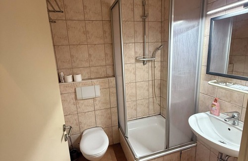 Munchen District Apartment | 4 Zimmer/room